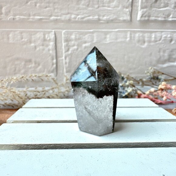 Extra Small Garden Quartz Polished Point - Picture 9 of 10